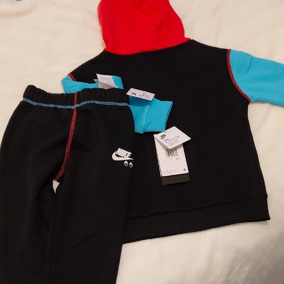 Nike Boys Two Piece Hoodie and Sweatpants - Picture 4 of 5